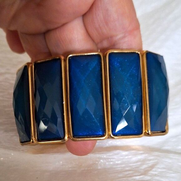 A Women's Stretchy Panel Cuff Bracelet Royal Blue Faceted Acrylic Elegant - Picture 2 of 7